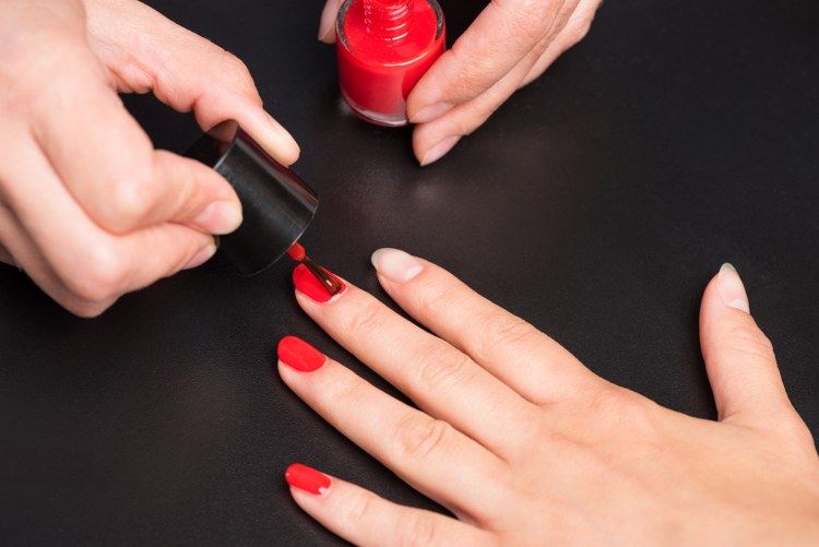 Schoonheidsinstituut Alegria - Karien De Clercq - nagels lakken